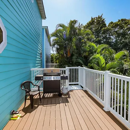 Villa Blue Pineapple
